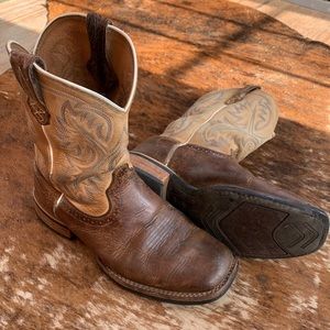 Authentic square toe ariat cowboy boots
